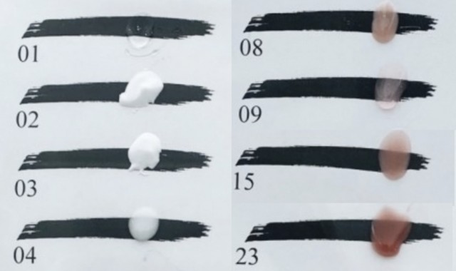 Bildet er tatt uten fargekorrigering, på et hvitt ark med sort tusjstrek bak for å vise dekkevnen på fargene som følger med i pakken