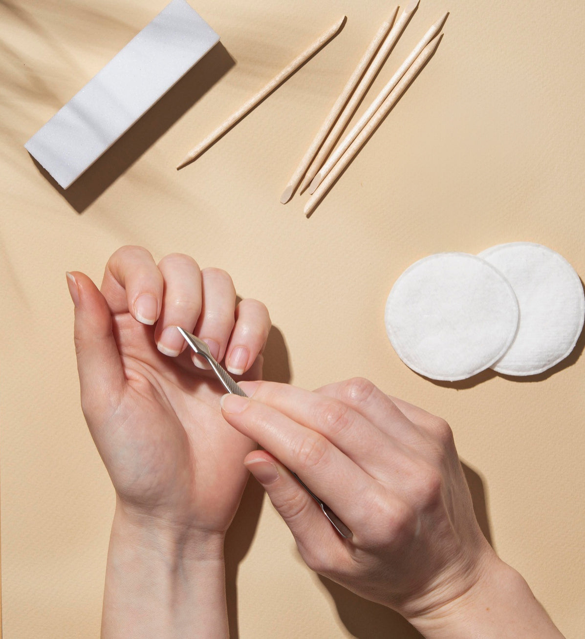 Nail Prep Guide – Slik forbereder du naturlige negler før påføring av gele eller akryl