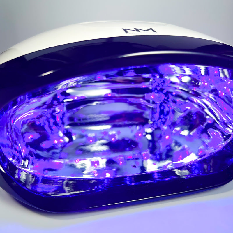 Er det normalt at UV-/LED-lampen blir varm? Alt du trenger å vite