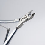 Neglemakeriet Cuticle Nippers - Ultra Sharp - 4,5 mm - skarp neglebåndssaks for klipping av neglebånd