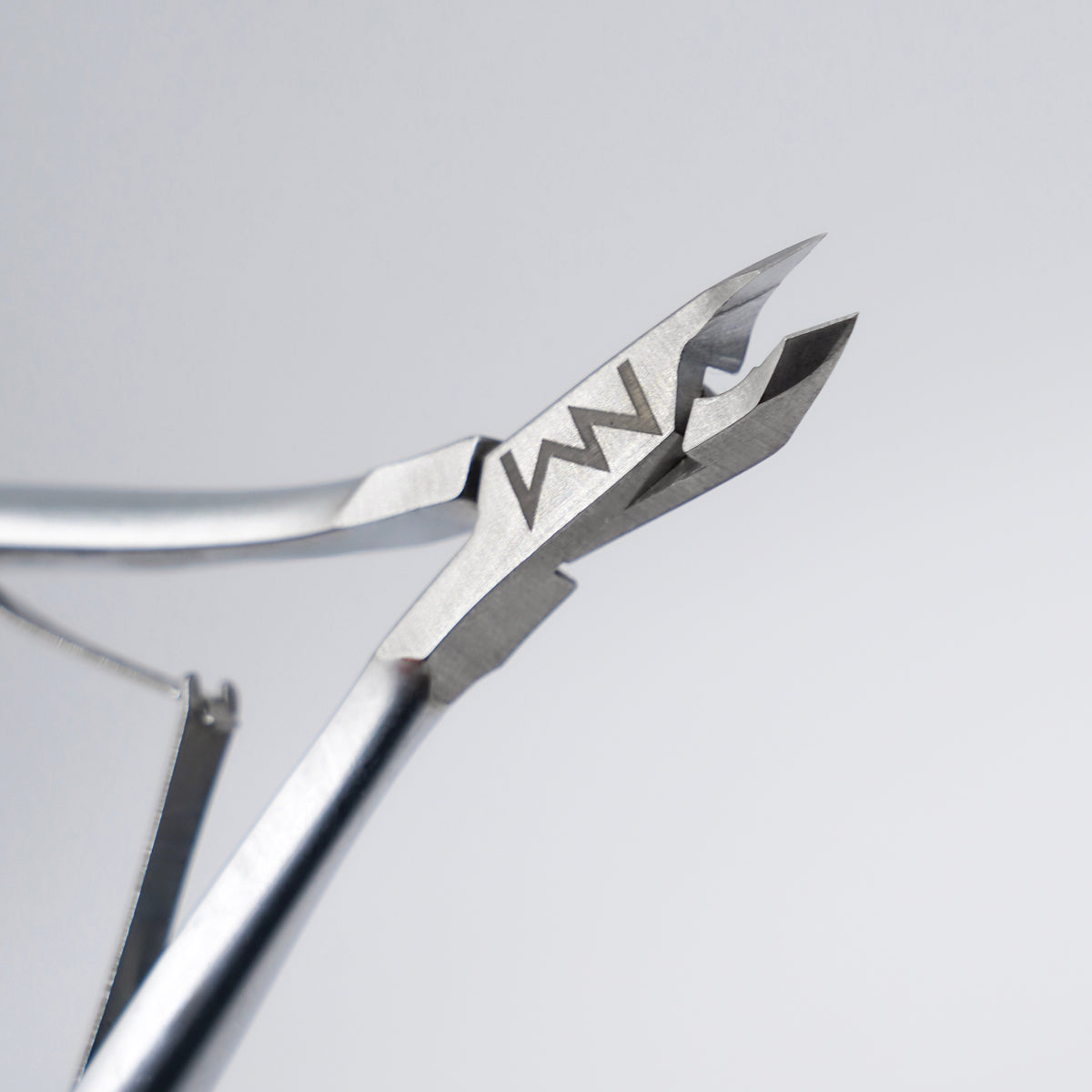 Neglemakeriet Cuticle Nippers - Ultra Sharp - 4,5 mm - skarp neglebåndssaks for klipping av neglebånd