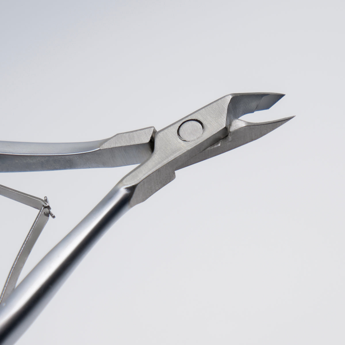 Neglemakeriet Cuticle Nippers - Ultra Sharp - 4,5 mm - skarp neglebåndssaks for klipping av neglebånd