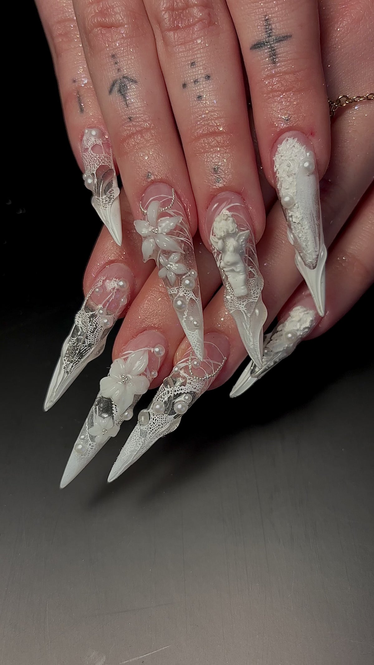 Professional Builder  Gel 01 (clear), Gel Polish 070 white snow, Detail Art Designer Gel, 3D Artistic Modeling Gel 02 hvit - kundebilde av negler med design av vaagsland