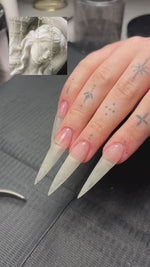 Professional Builder  Gel 01 (clear), Gel Polish 070 white snow, Detail Art Designer Gel, 3D Artistic Modeling Gel 02 hvit - kundebilde av negler med design av vaagsland
