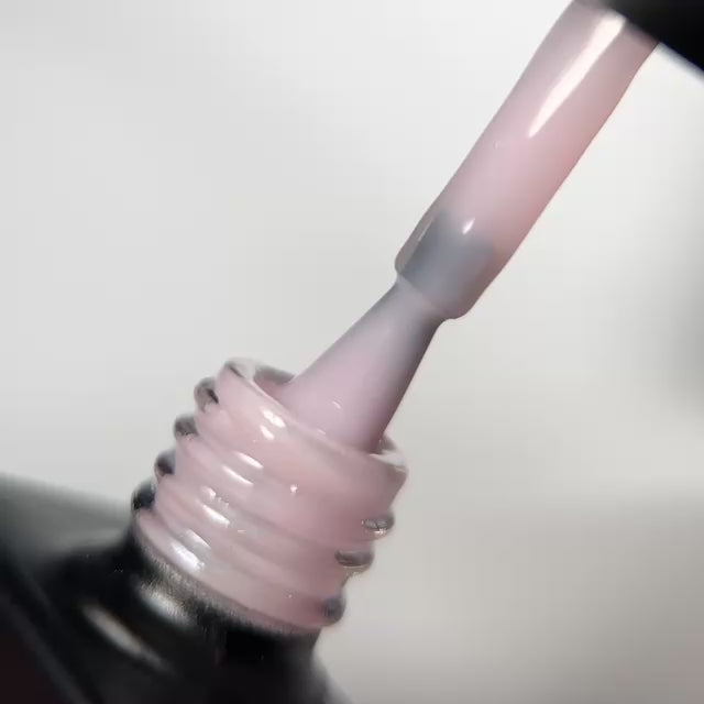 Neglemakeriet Gelelakk / Neglelakk - #249 Blush Pink Sheer - søt, lys og dus rosa som passer mange hudtoner. Gjennomskinnelig. 