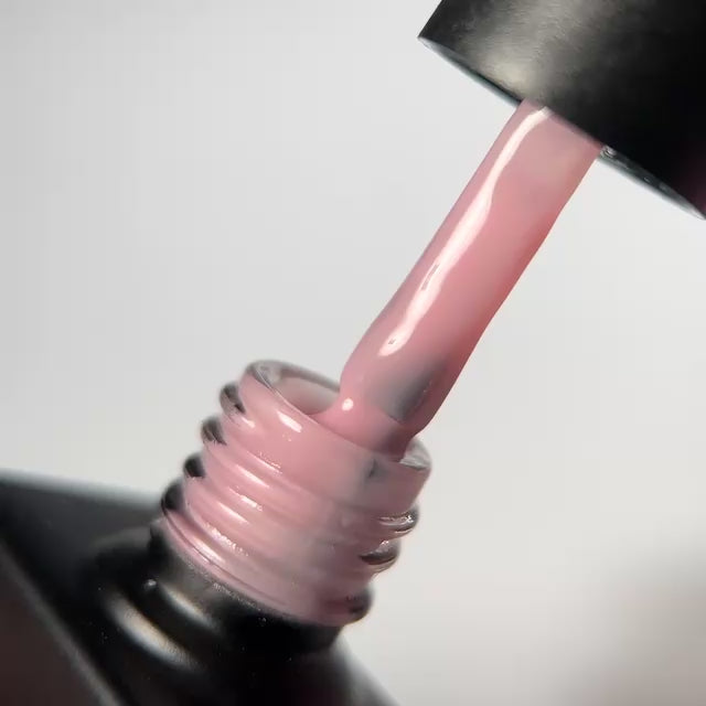 Neglemakeriet neglelakk / gelelakk - 267 Wedding Pink Sheer - nydelig rosa men dempet farge - lettere dekning med ett strøk - kan bygges opp i flere lag for god dekning. Naturlig og myk. Perfekt i bryllup.