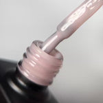 Neglemakeriet gelelakk / Gel Polish -Fargen Pure Nude Sheer - lett dekning med ett strøk, en nude og forsiktig farge.