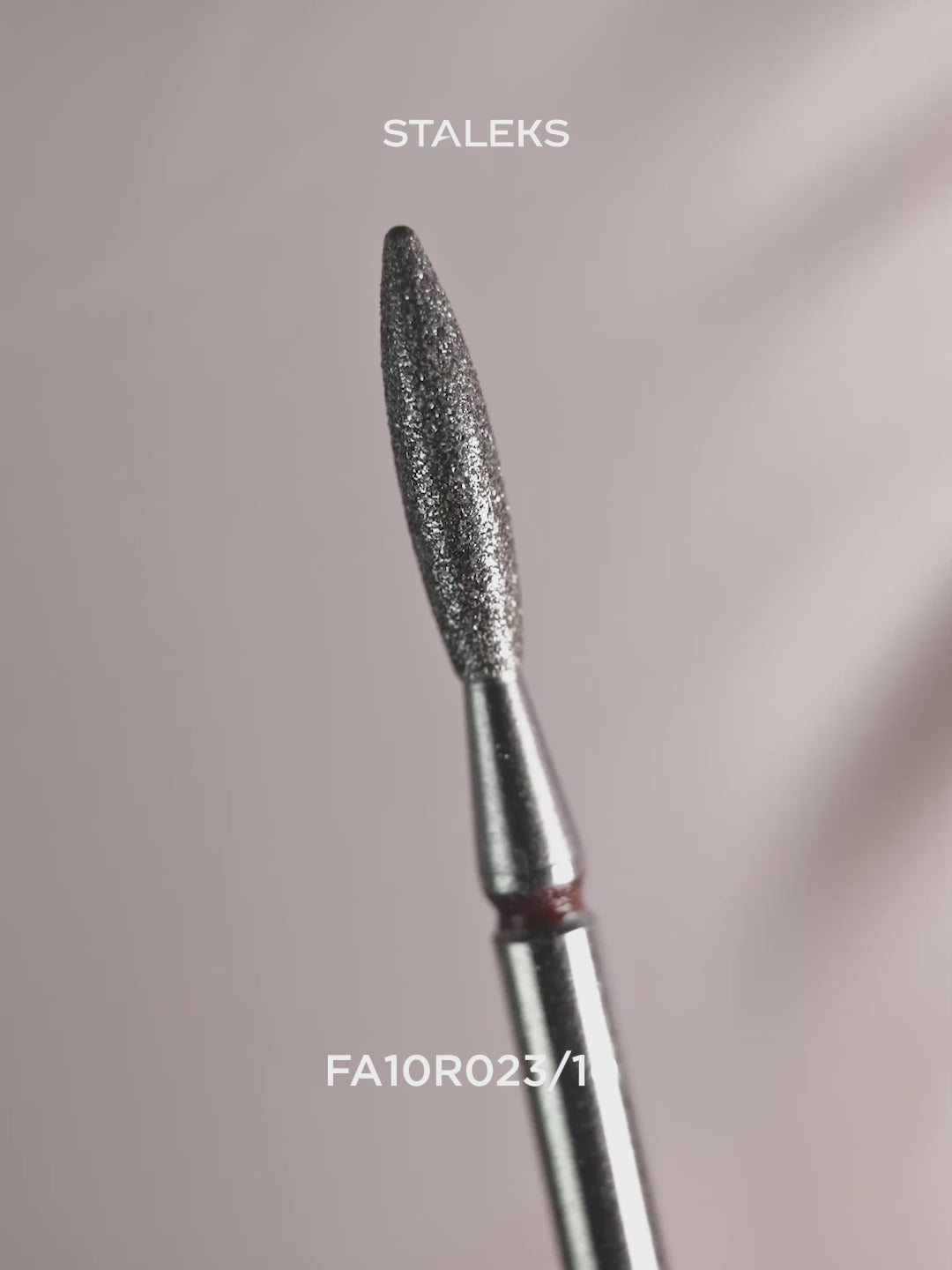 STALEKS Diamond Nail Drill Bit Flame Red EXPERT Head Diameter 2,3 mm / Working Part 10 mm - video som illustrerer bruk av FA10R023/10