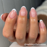 Profesjonell Builder Gel 32 i nydelig dus rosa og lett dekkende farge - kundebilde - erfaringer - sammen med Gel Polish 070 White Snow til French